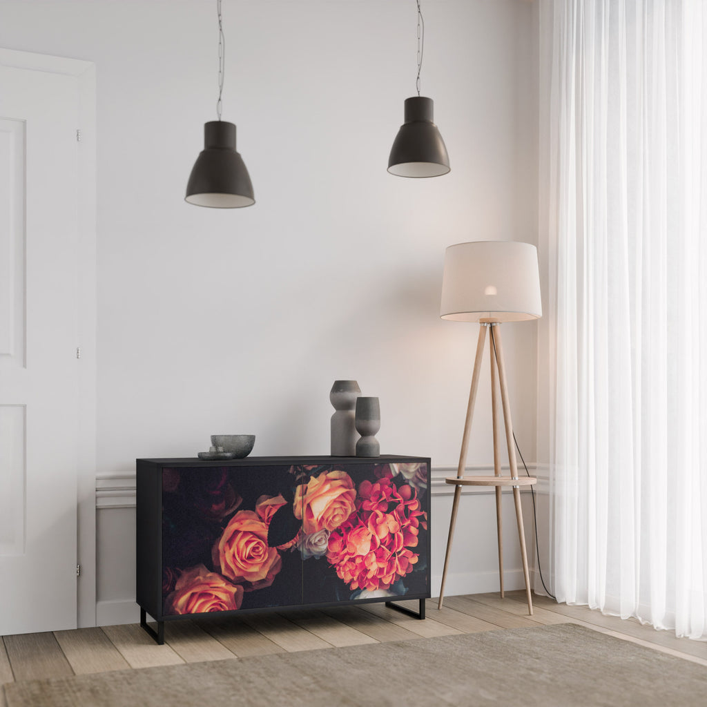 NEVERENDING BLOOM Aparador de 2 Portas em Acabamento Preto