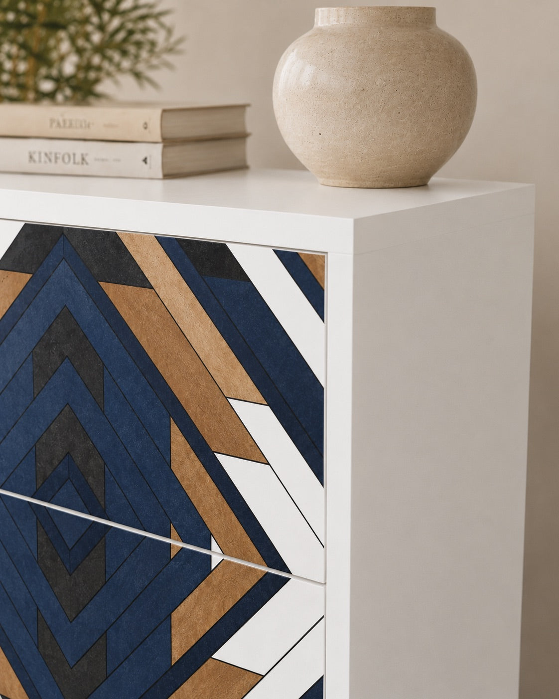 ARTFUL GEOMETRY Chest of drawers