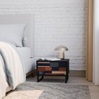 INTREPID FORMATION Mesa de Cabeceira em Acabamento Preto