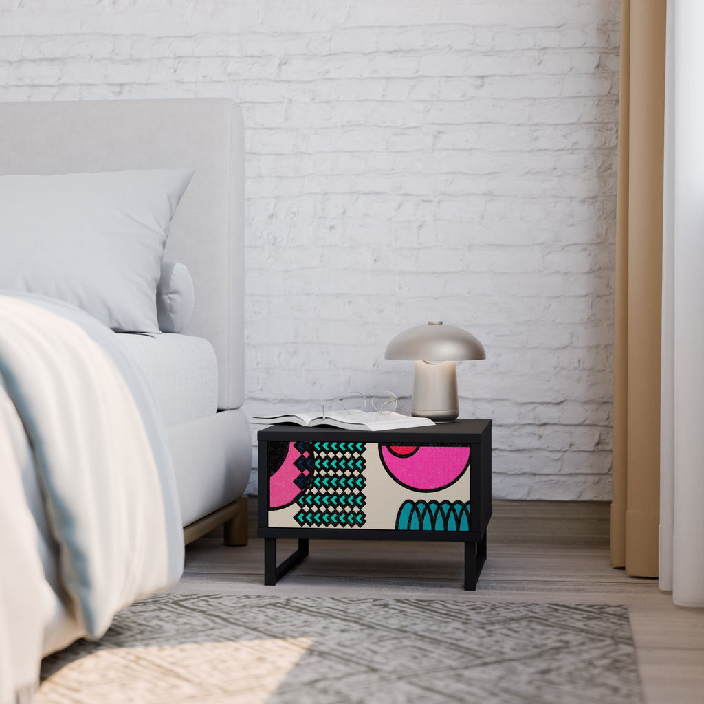 GEOMETRIC RHAPSODY Mesa de Cabeceira em Acabamento Preto