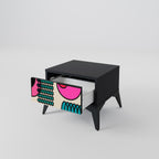 GEOMETRIC RHAPSODY Mesa de Cabeceira em Acabamento Preto