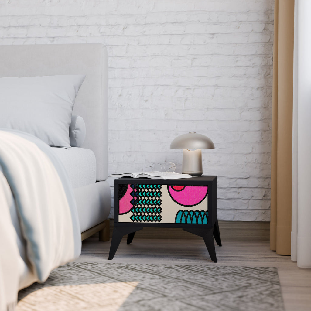 GEOMETRIC RHAPSODY Mesa de Cabeceira em Acabamento Preto