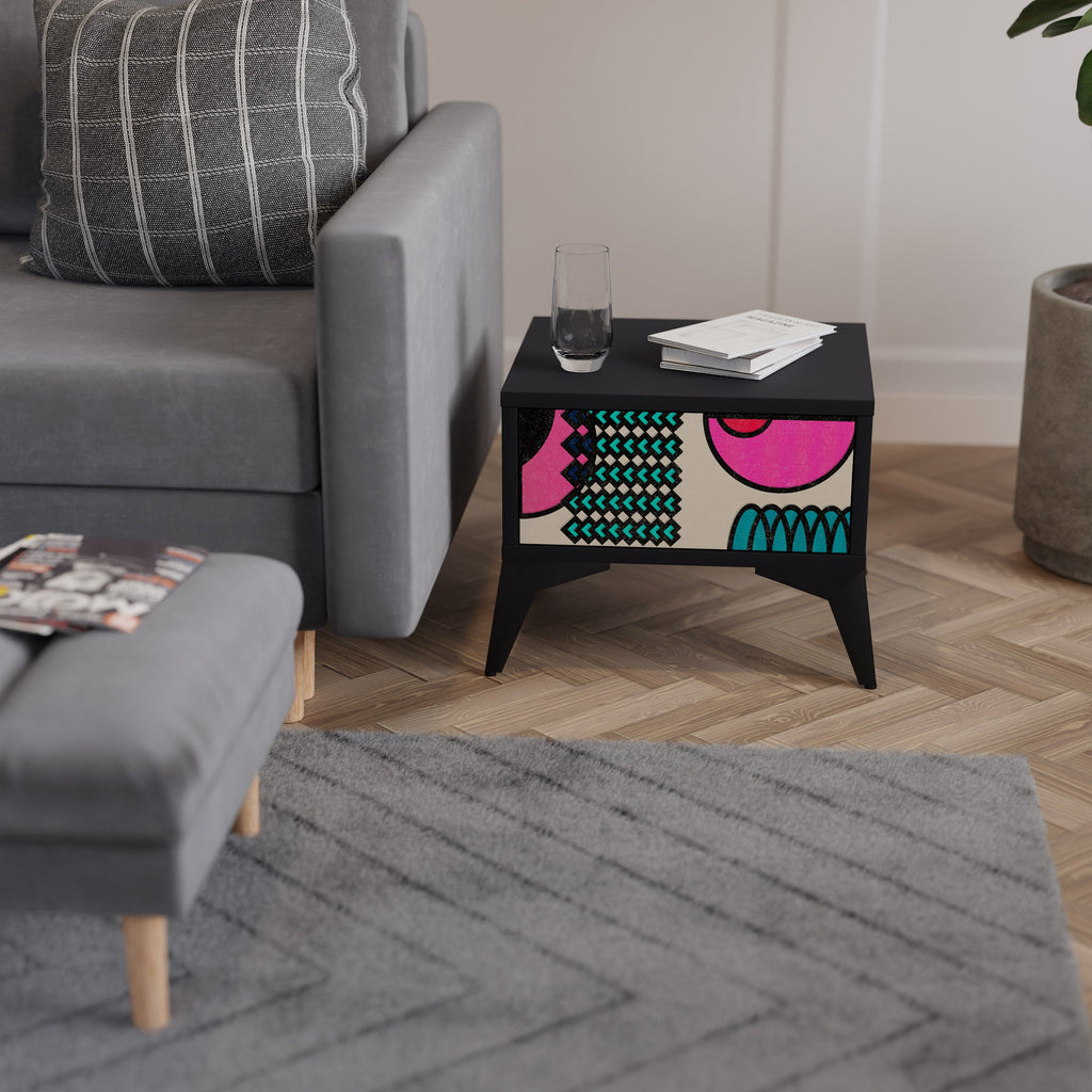 GEOMETRIC RHAPSODY Mesa de Cabeceira em Acabamento Preto