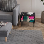 GEOMETRIC RHAPSODY Mesa de Cabeceira em Acabamento Preto