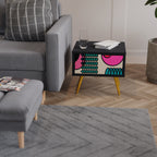 GEOMETRIC RHAPSODY Mesa de Cabeceira em Acabamento Preto