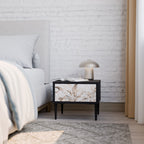 WILD TENDERNESS Mesa de Cabeceira em Acabamento Preto