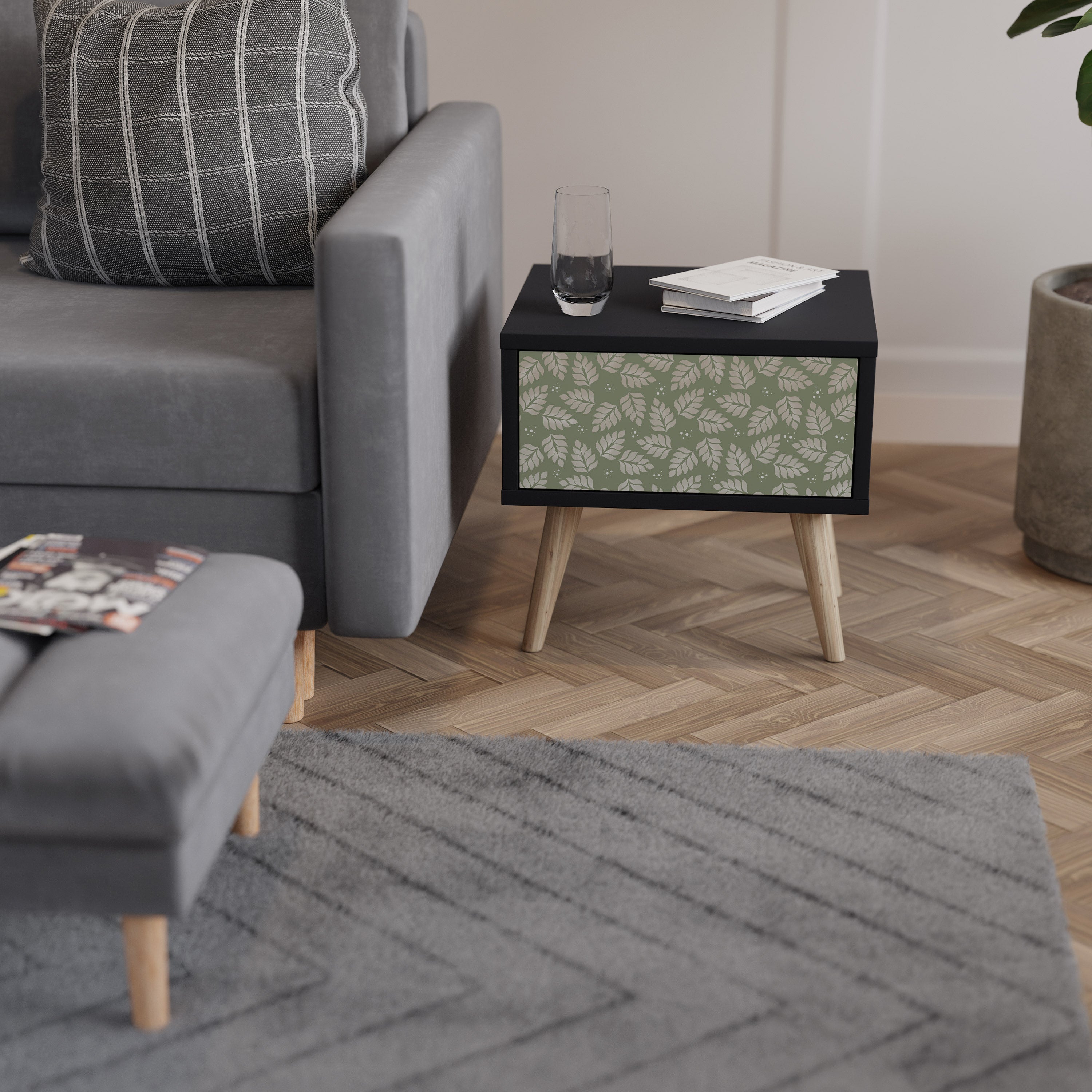LEAVES ON GREEN Mesa de Cabeceira em Acabamento Preto