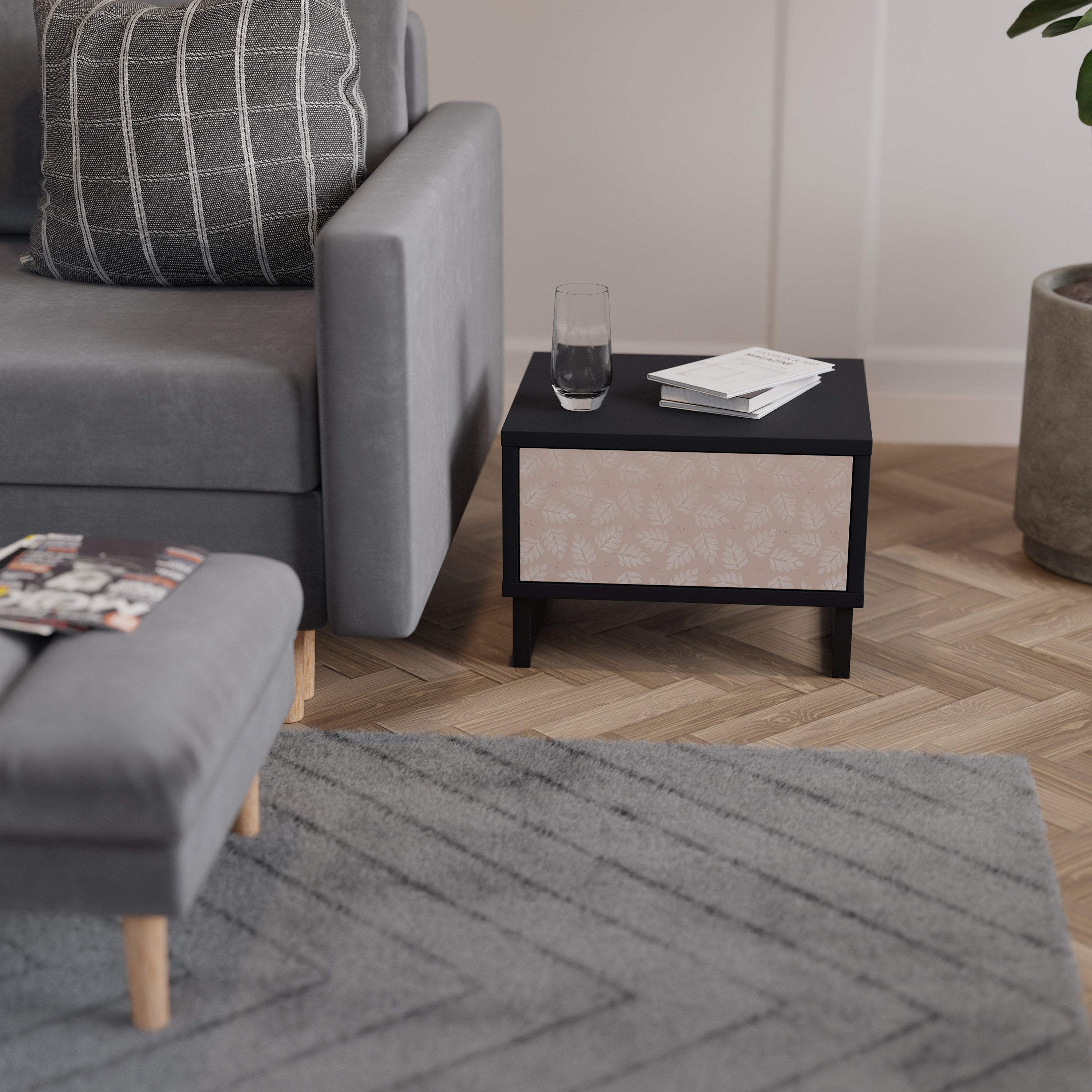 LEAVES ON BEIGE Mesa de Cabeceira em Acabamento Preto