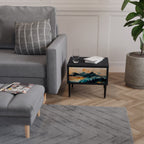 OMINOUS MOUNTAINS Mesa de Cabeceira em Acabamento Preto