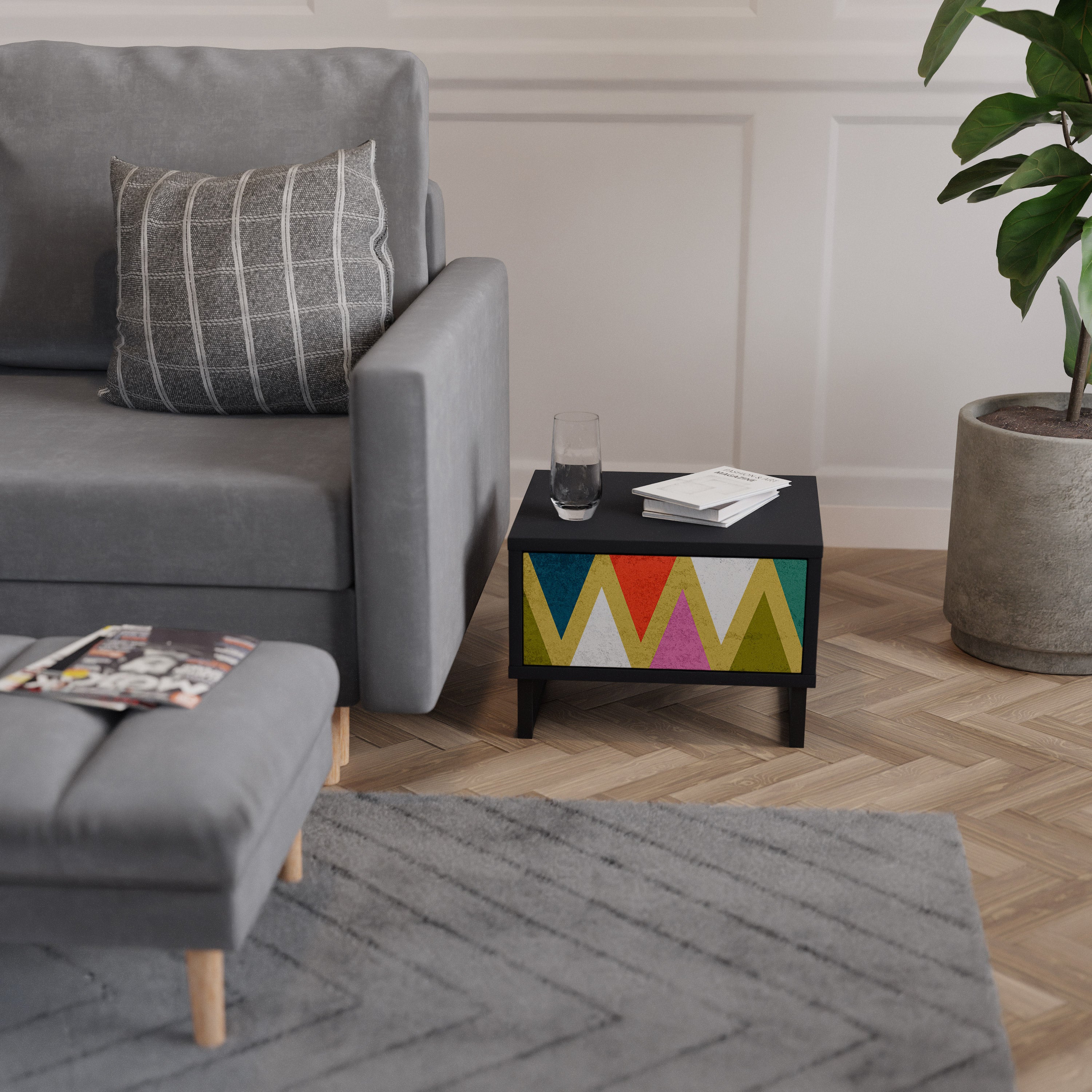 COLORFUL TRIANGLES Mesa de Cabeceira em Acabamento Preto