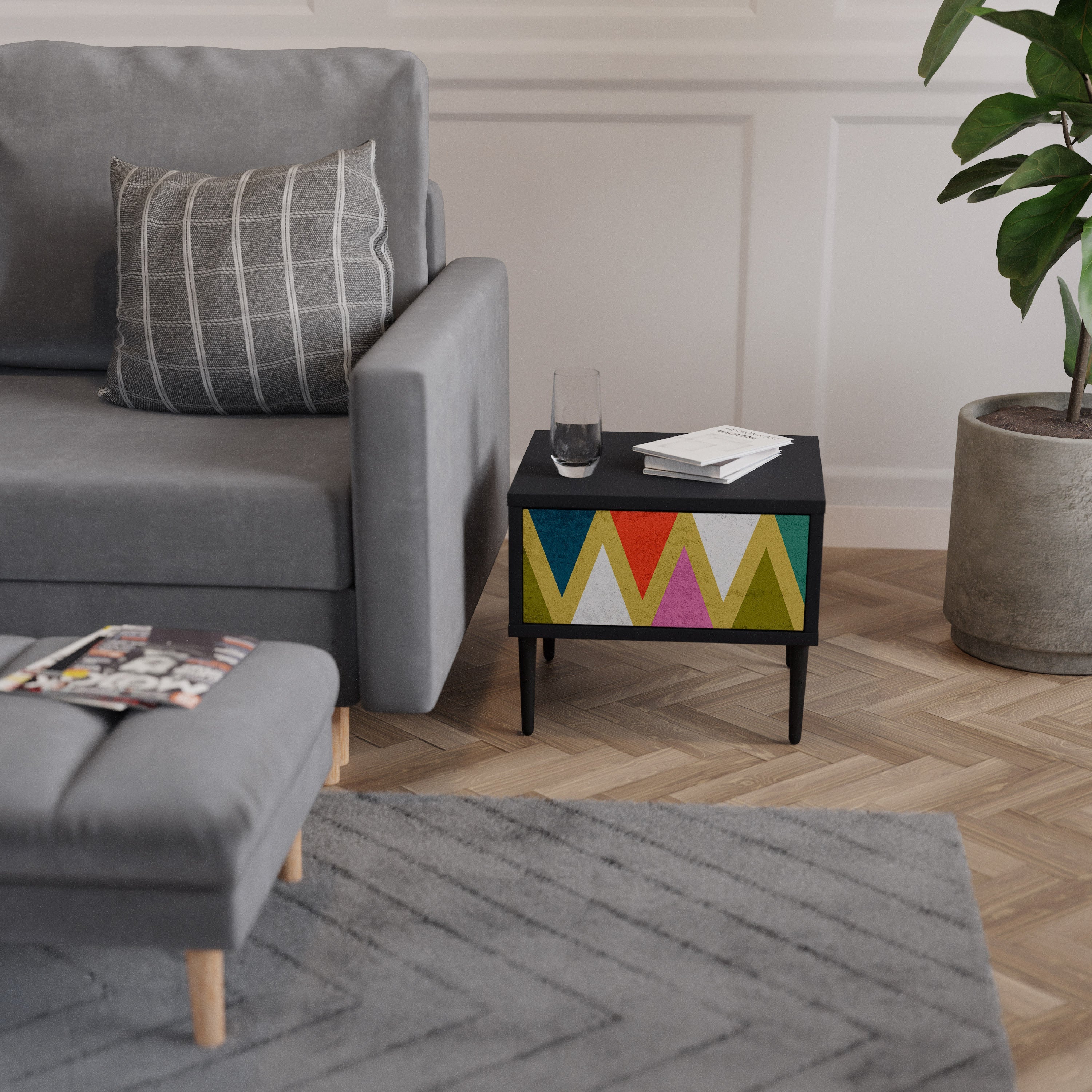 COLORFUL TRIANGLES Mesa de Cabeceira em Acabamento Preto