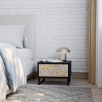 SPRING WHIMSY Mesa de Cabeceira em Acabamento Preto