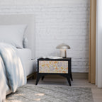 SPRING WHIMSY Mesa de Cabeceira em Acabamento Preto