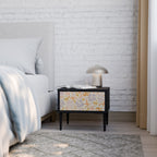 SPRING WHIMSY Mesa de Cabeceira em Acabamento Preto