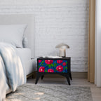 SPRING THOUGHTS Mesa de Cabeceira em Acabamento Preto