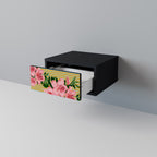 FRAGILE BEAUTY Mesa de Cabeceira em Acabamento Preto