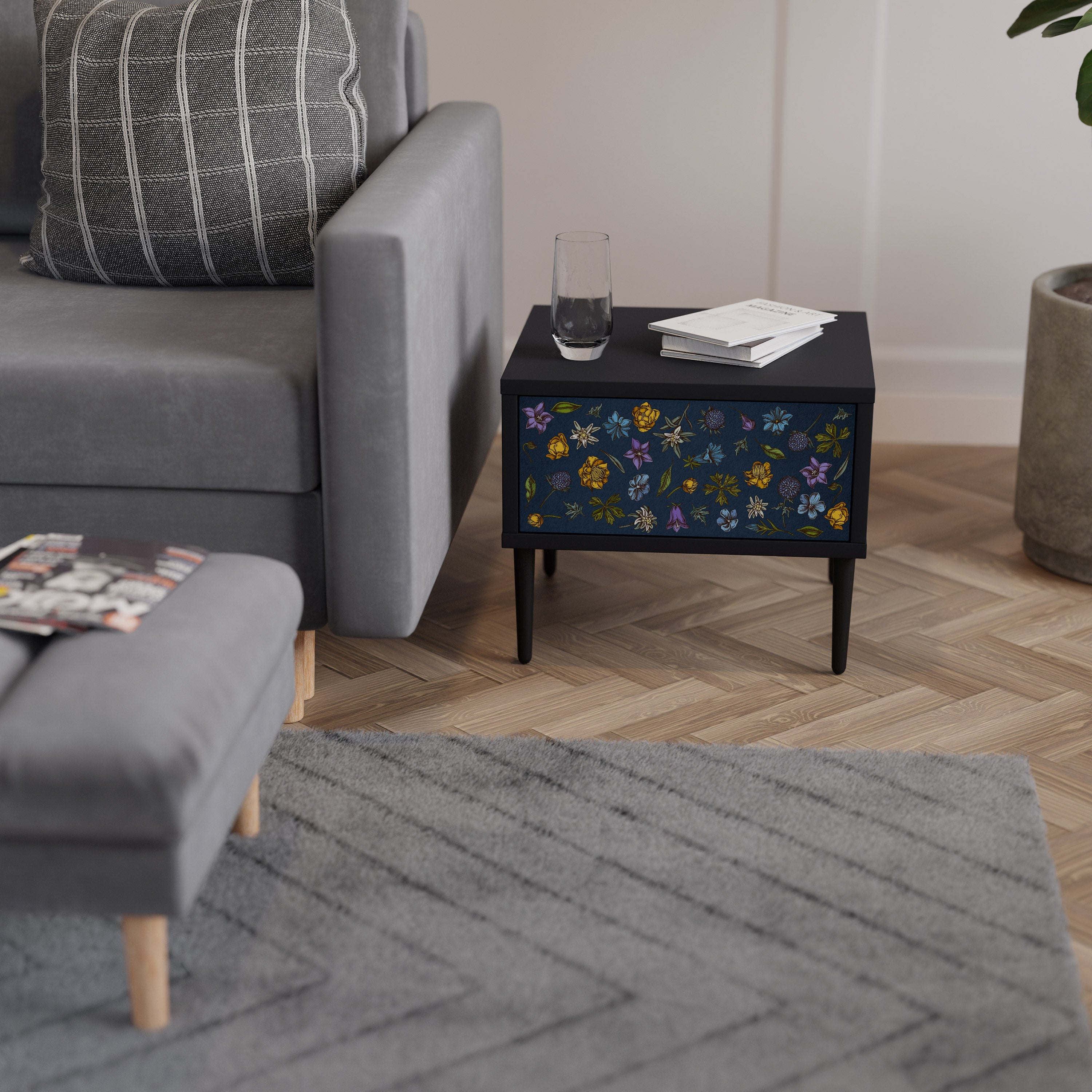 FLOWERS ON NAVY BLUE Mesa de Cabeceira em Acabamento Preto