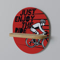 ENJOY THE RIDE Prateleira Oval Decorativa em Efeito Carvalho