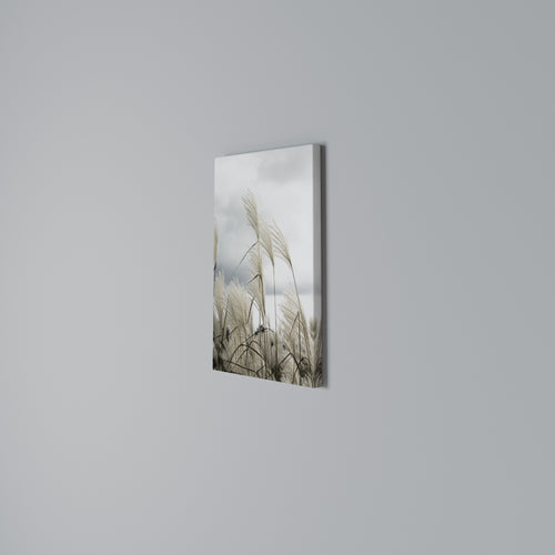 CLOUDS ABOVE GRASS Quadro em tela vertical