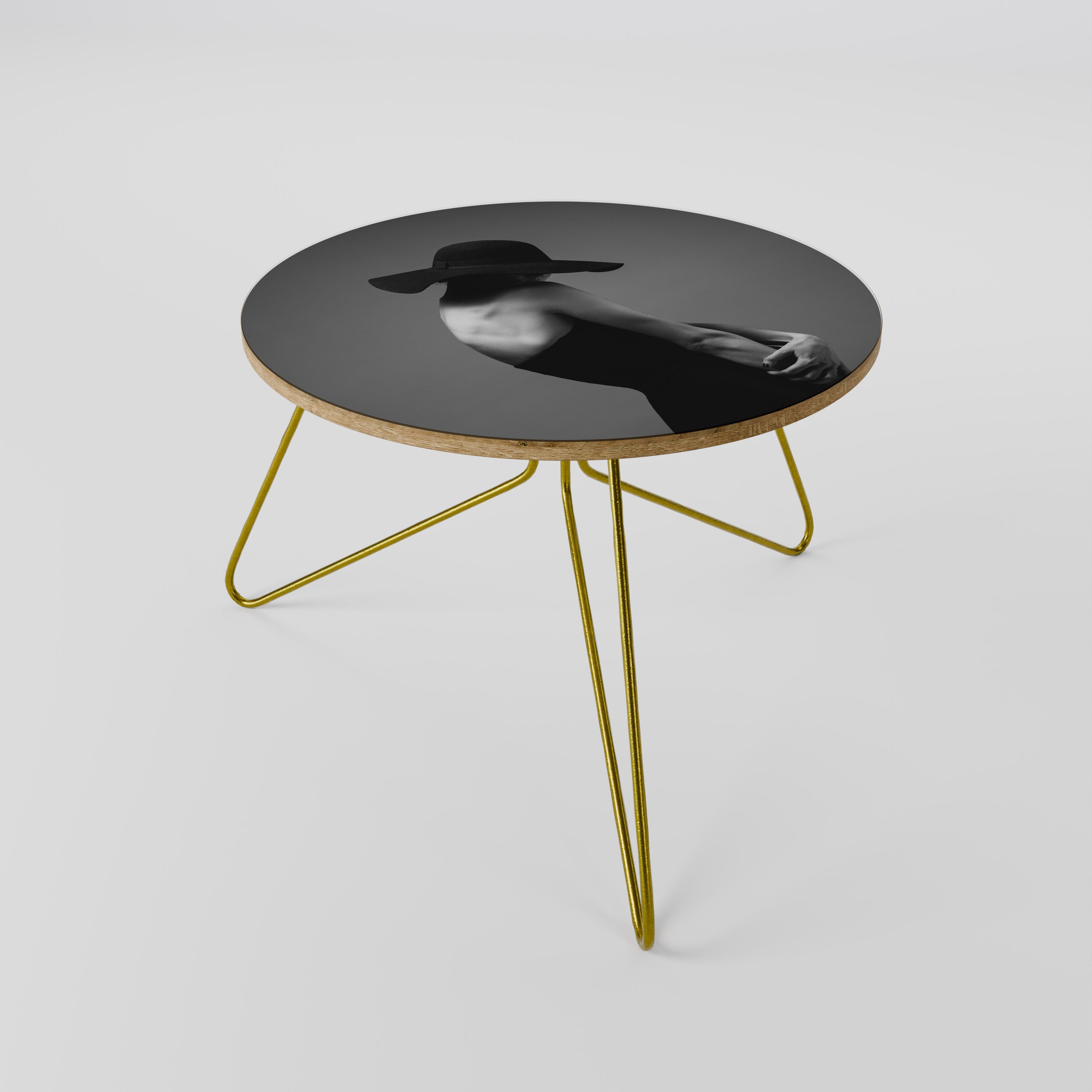 SILHOUETTE OF MYSTERY Mesa de Centro 60