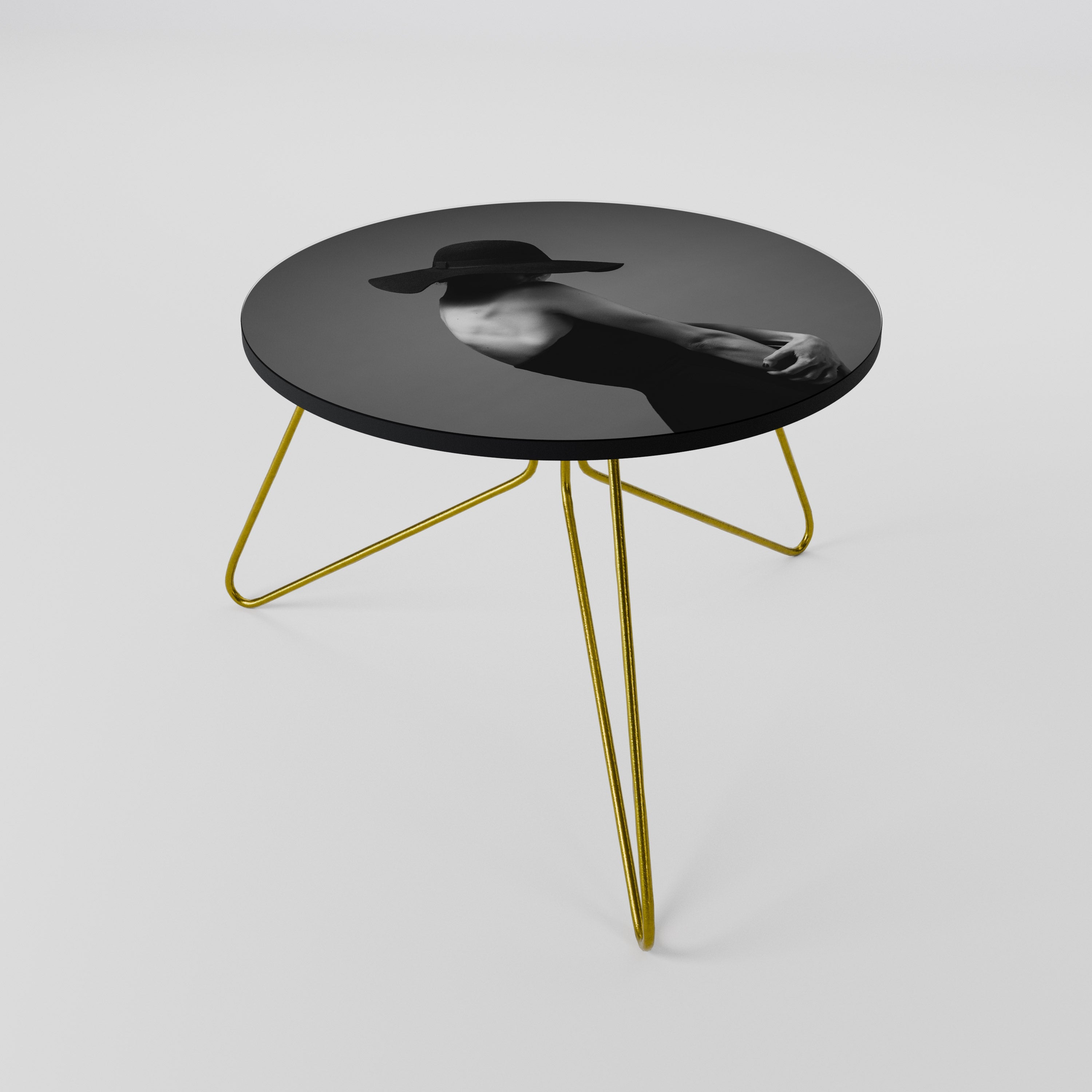 SILHOUETTE OF MYSTERY Mesa de Centro 60