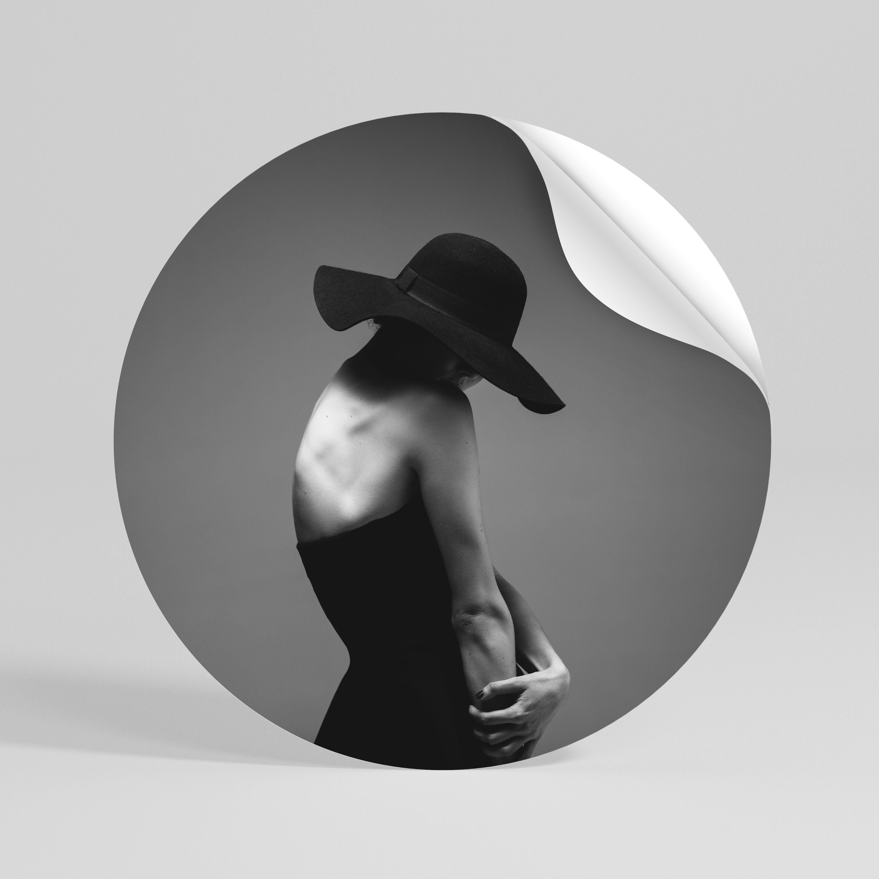 SILHOUETTE OF MYSTERY Autocolante Redondo Removível