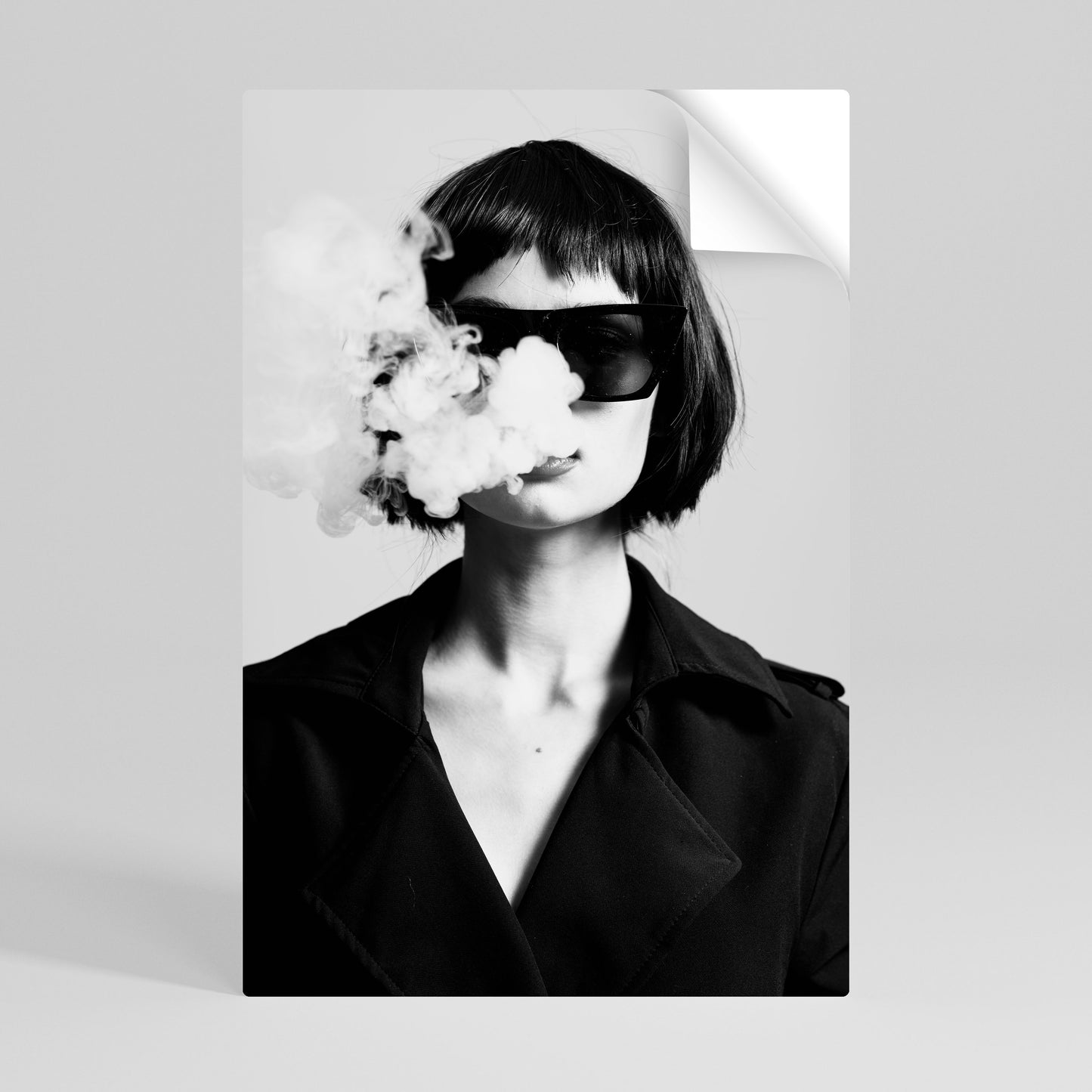 SMOKY BELLE Póster Autocolante Vertical