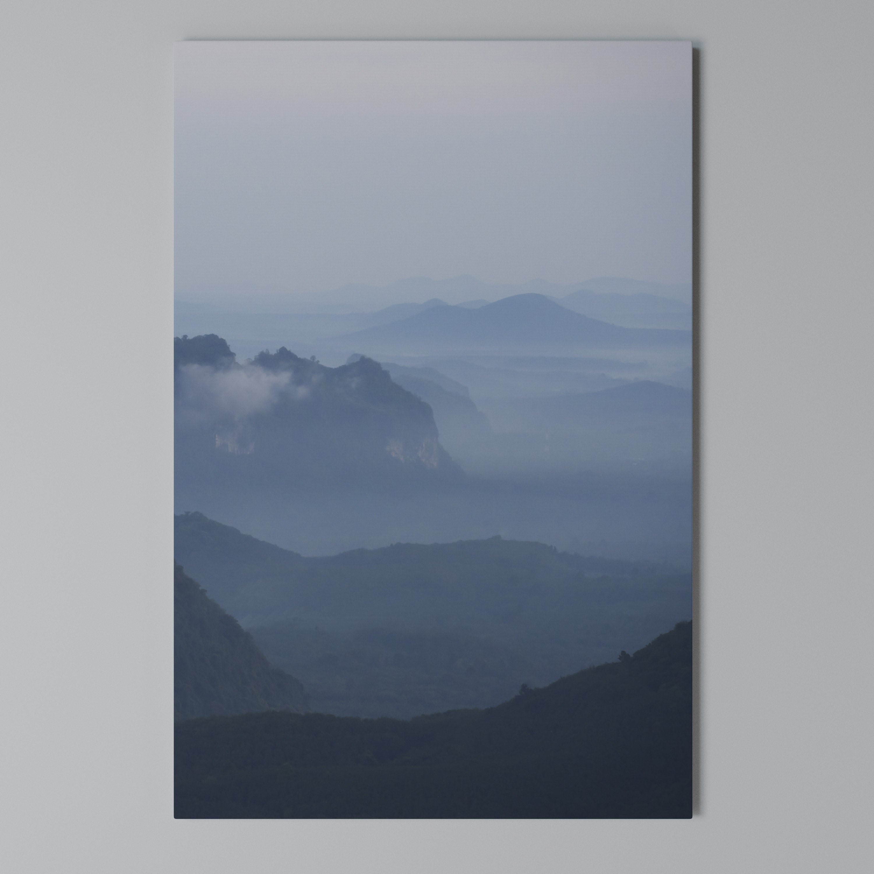 MISTY MOUNTAIN WHISPER Quadro em tela vertical