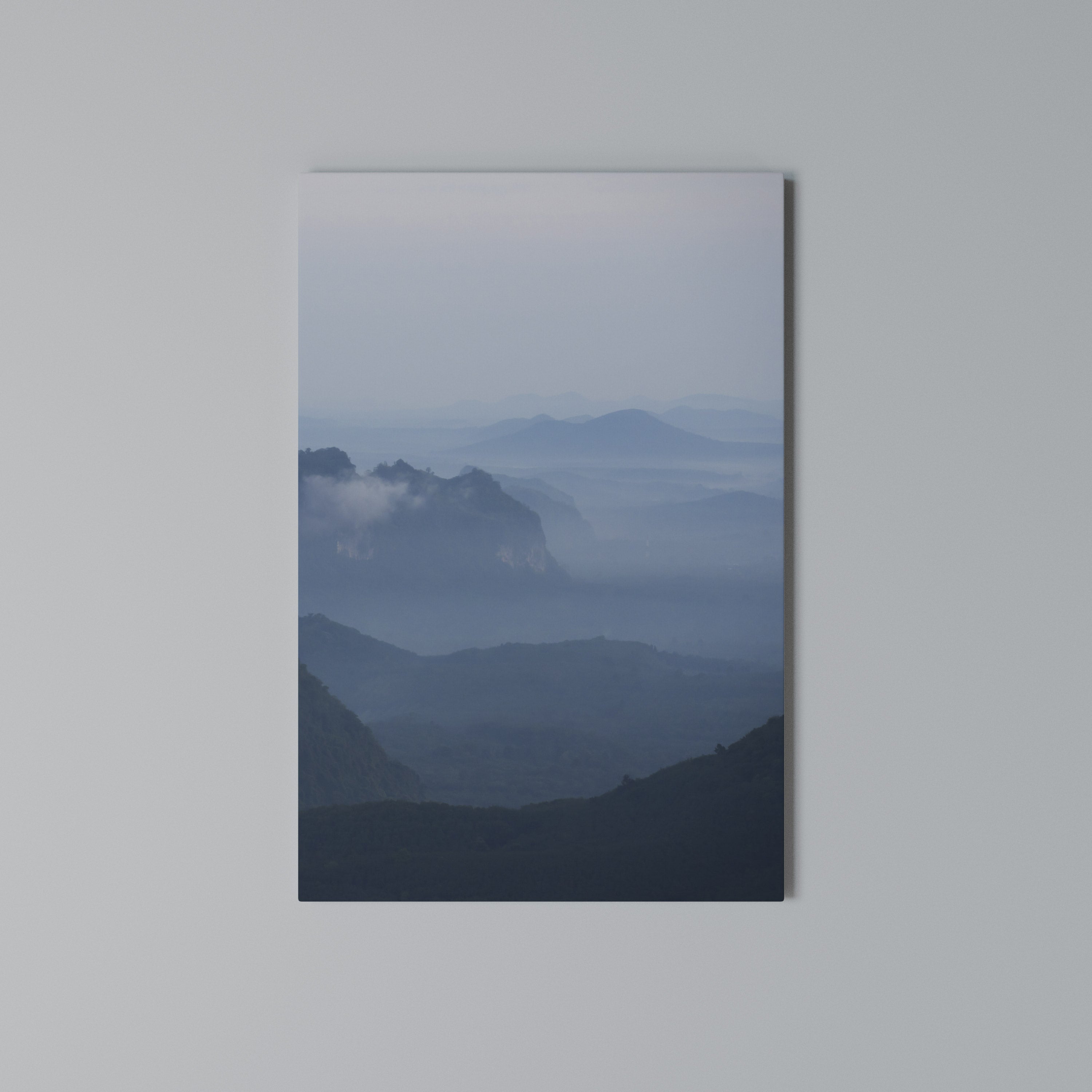 MISTY MOUNTAIN WHISPER Quadro em tela vertical