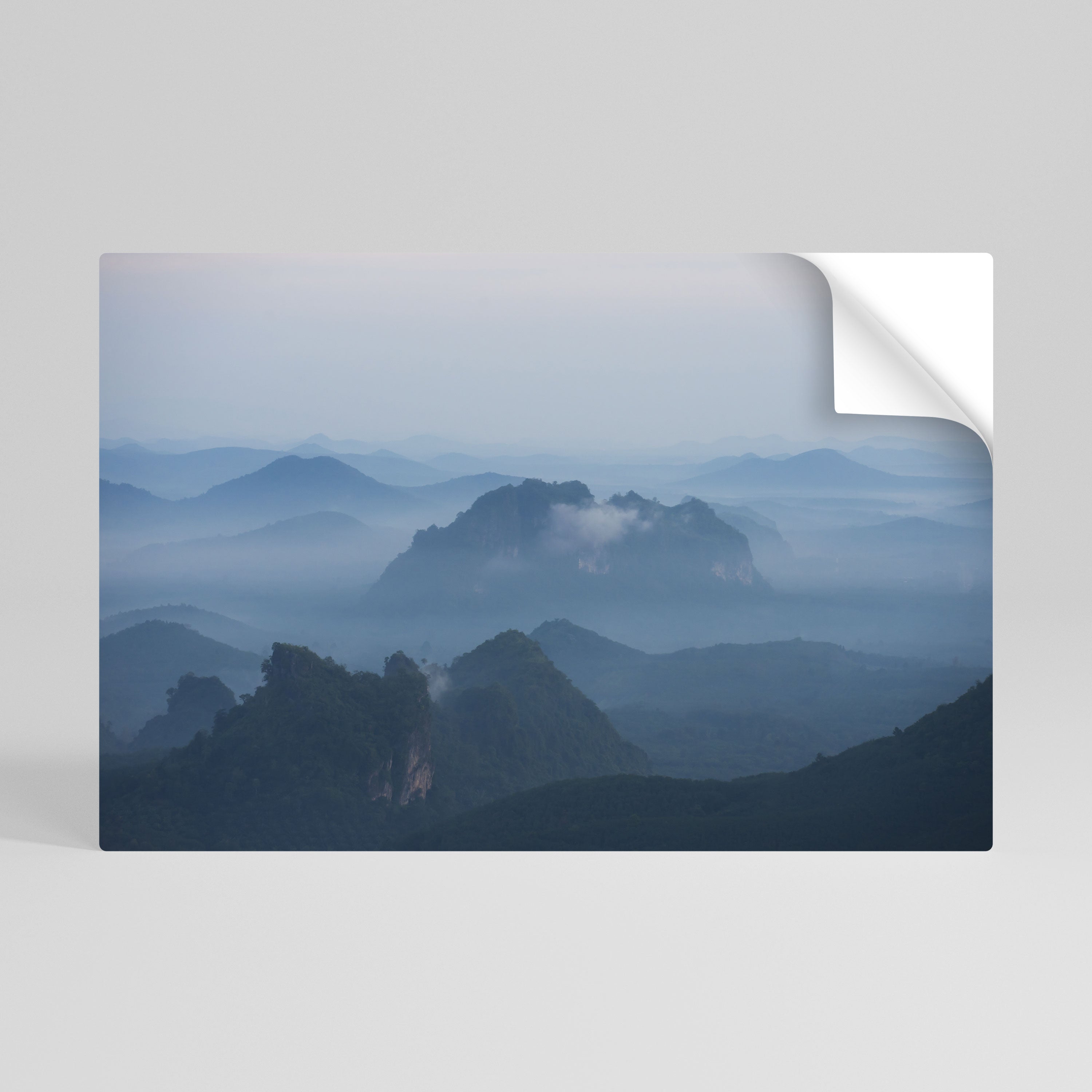 MISTY MOUNTAIN WHISPER Póster Autocolante Horizontal