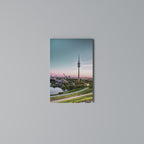 TOWERING DREAMSCAPE Quadro em tela vertical