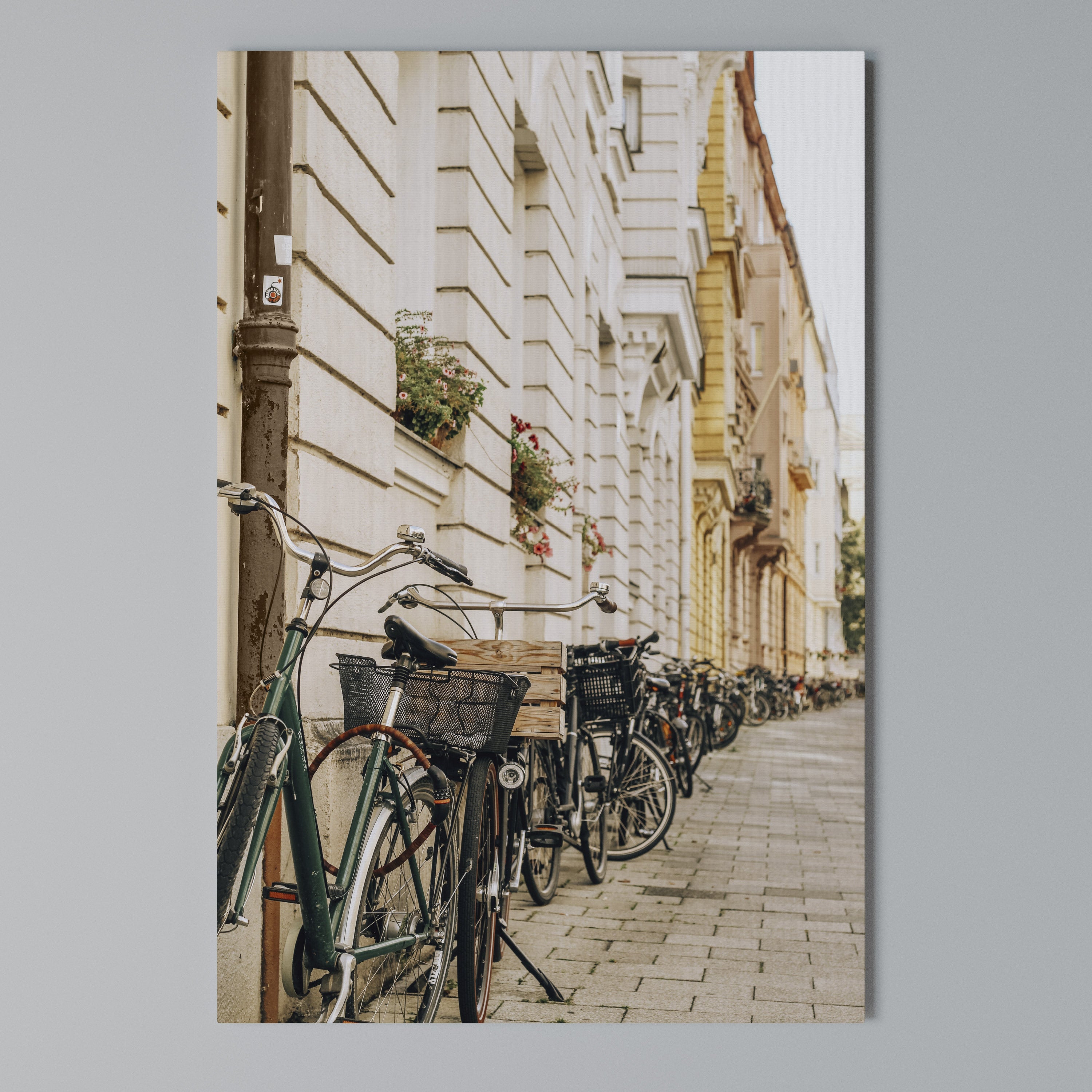 URBAN CYCLE HAVEN Quadro em tela vertical