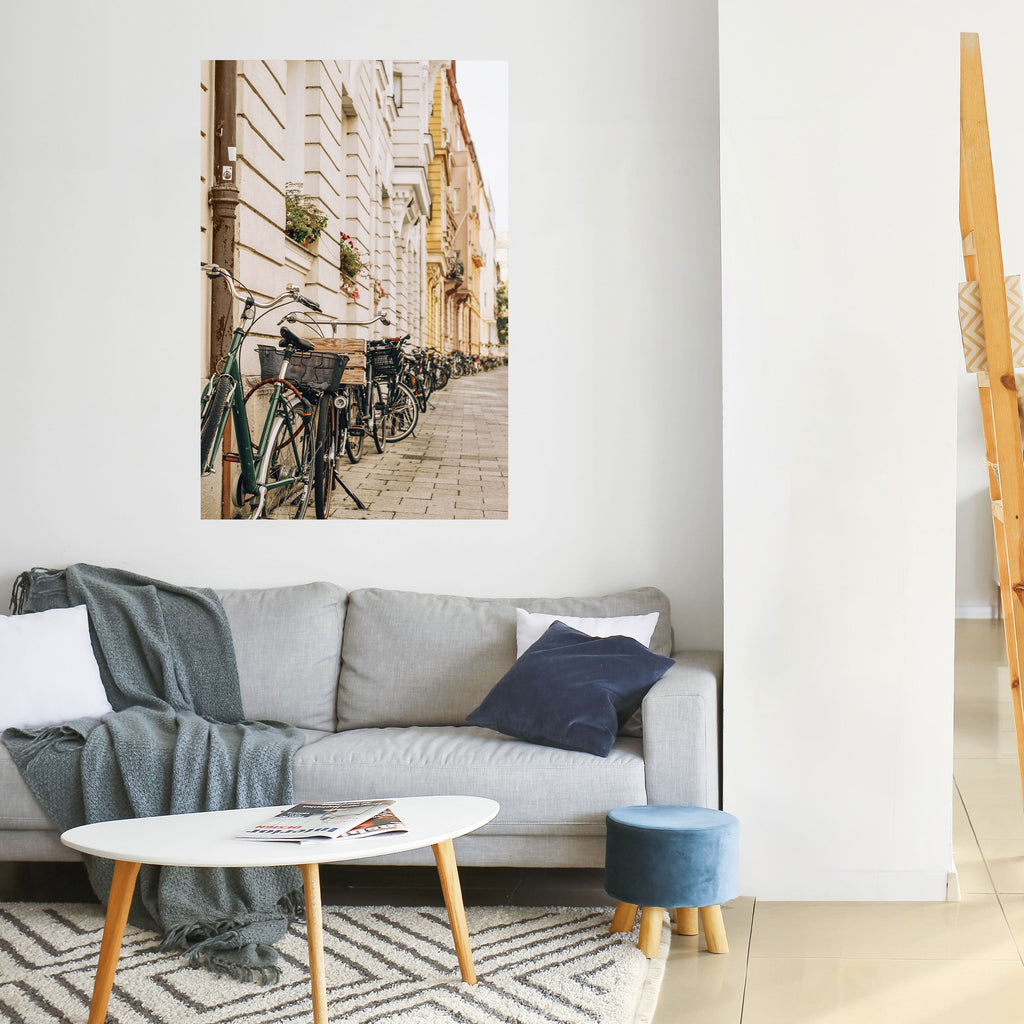 URBAN CYCLE HAVEN Poster Vertical Autocolante