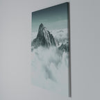 CLOUD-KISSED PEAK Quadro em tela vertical