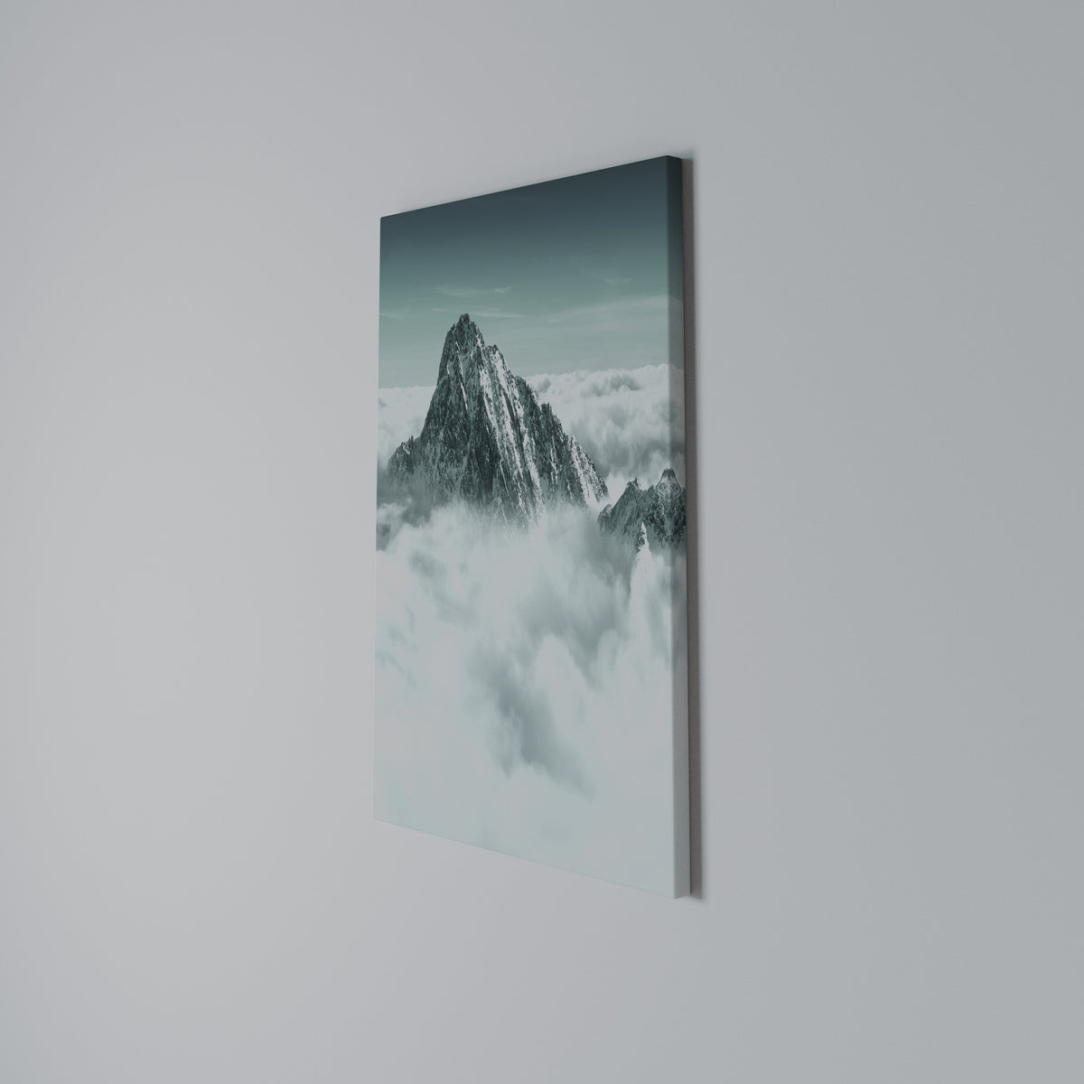 CLOUD-KISSED PEAK Quadro em tela vertical