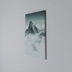 CLOUD-KISSED PEAK Quadro em tela vertical