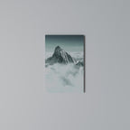 CLOUD-KISSED PEAK Quadro em tela vertical