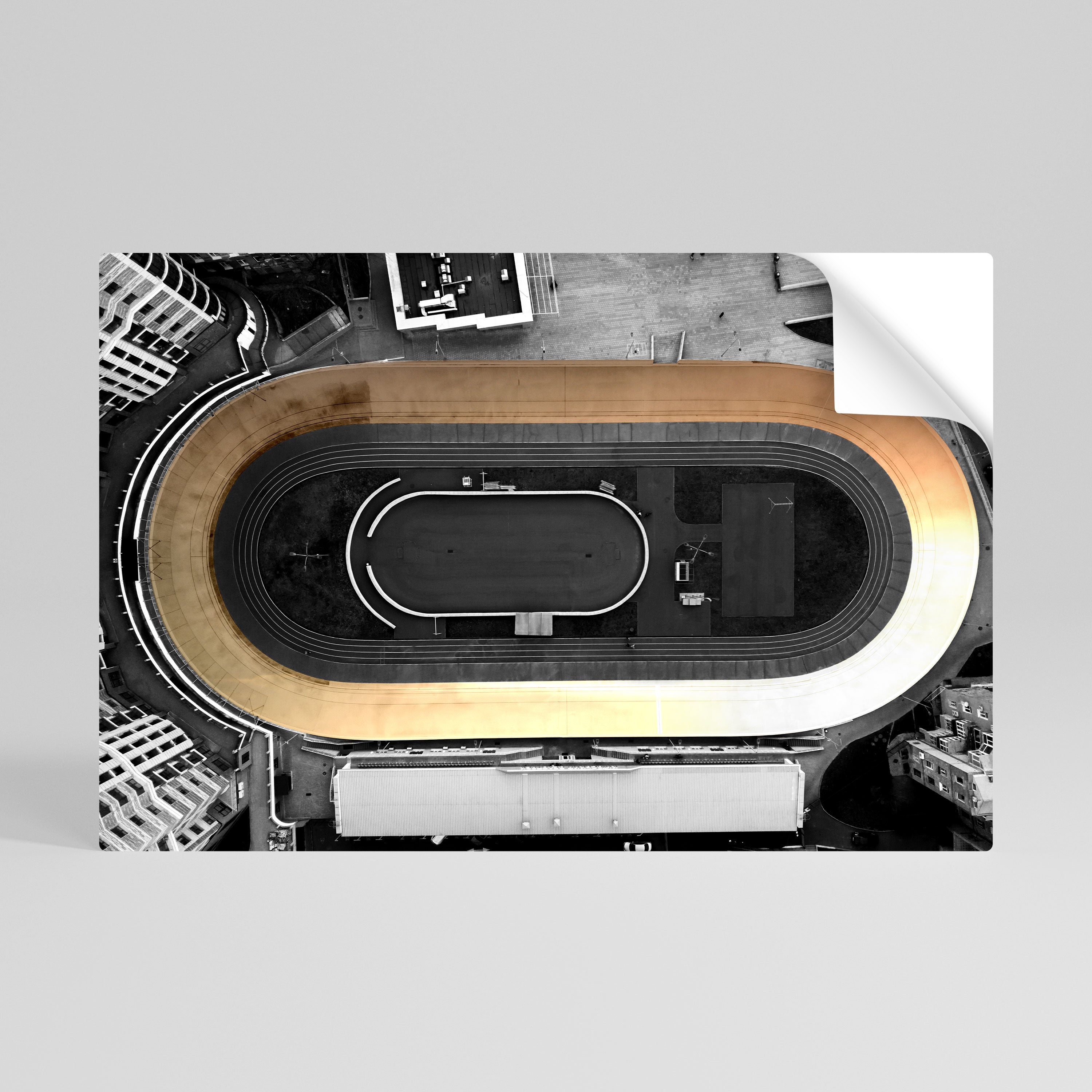 EDGE OF THE TRACK Póster Autocolante Horizontal