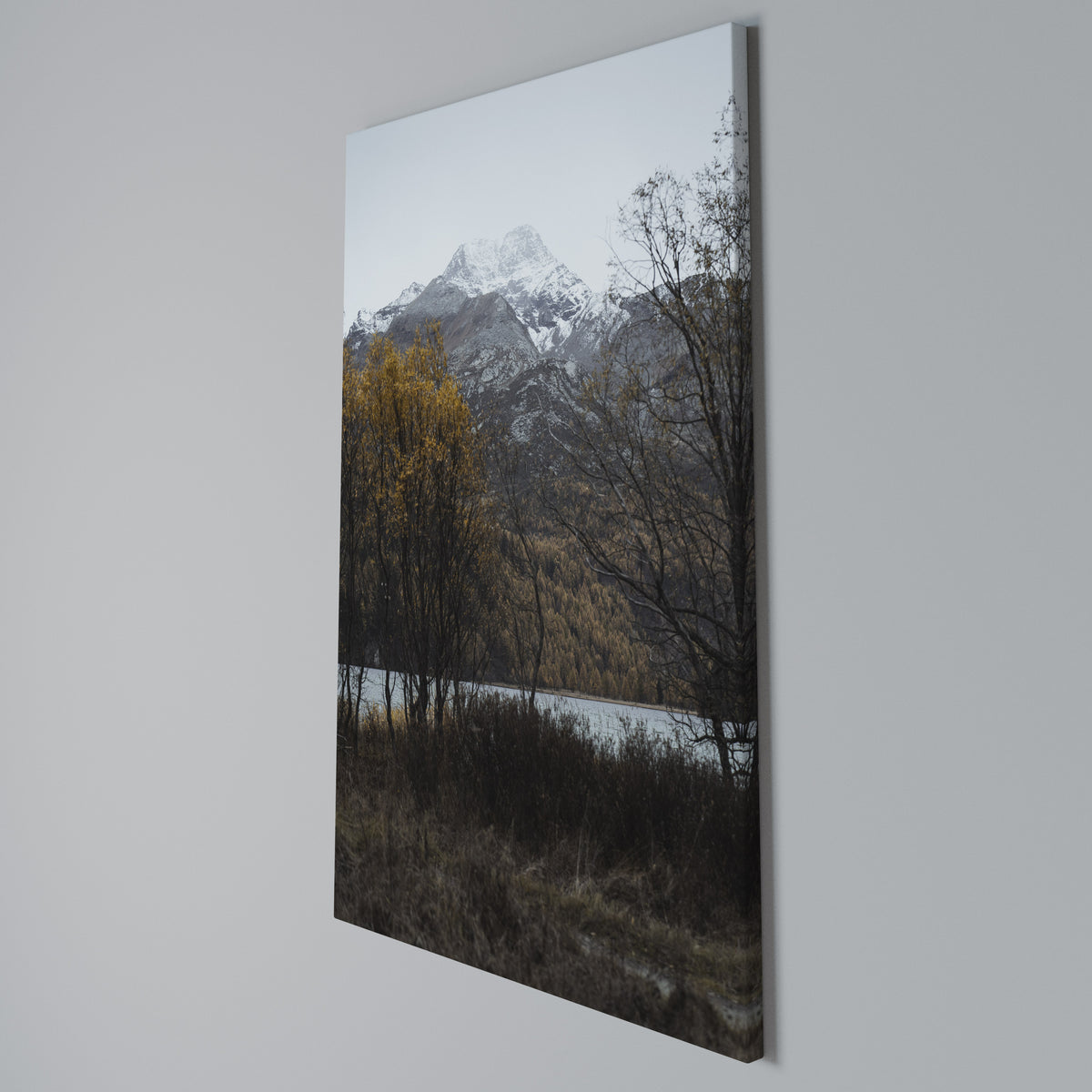 AUTUMN'S SILENT EMBRACE Quadro em tela vertical