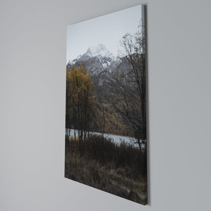 AUTUMN'S SILENT EMBRACE Quadro em tela vertical