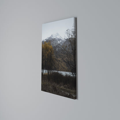 AUTUMN'S SILENT EMBRACE Quadro em tela vertical
