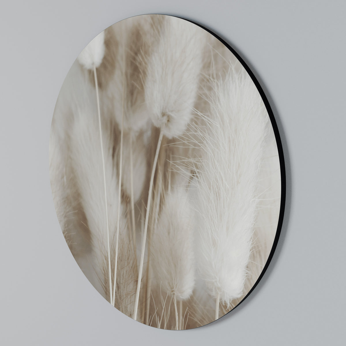 SOFTNESS IN FOCUS Round Wall Art
