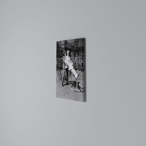 RIDING THROUGH TIME Quadro em tela vertical