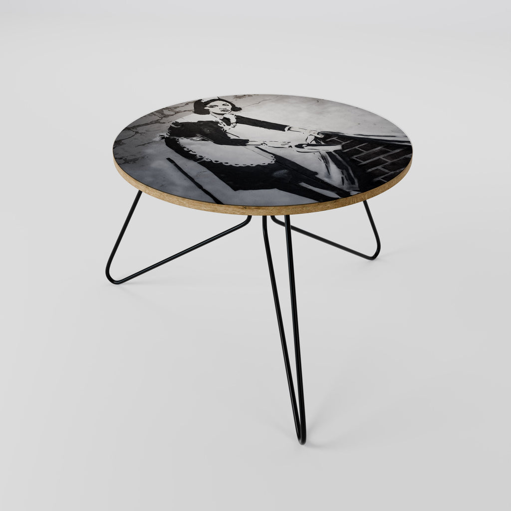 SWEEPING UNDER (BANKSY) Mesa de Centro 60