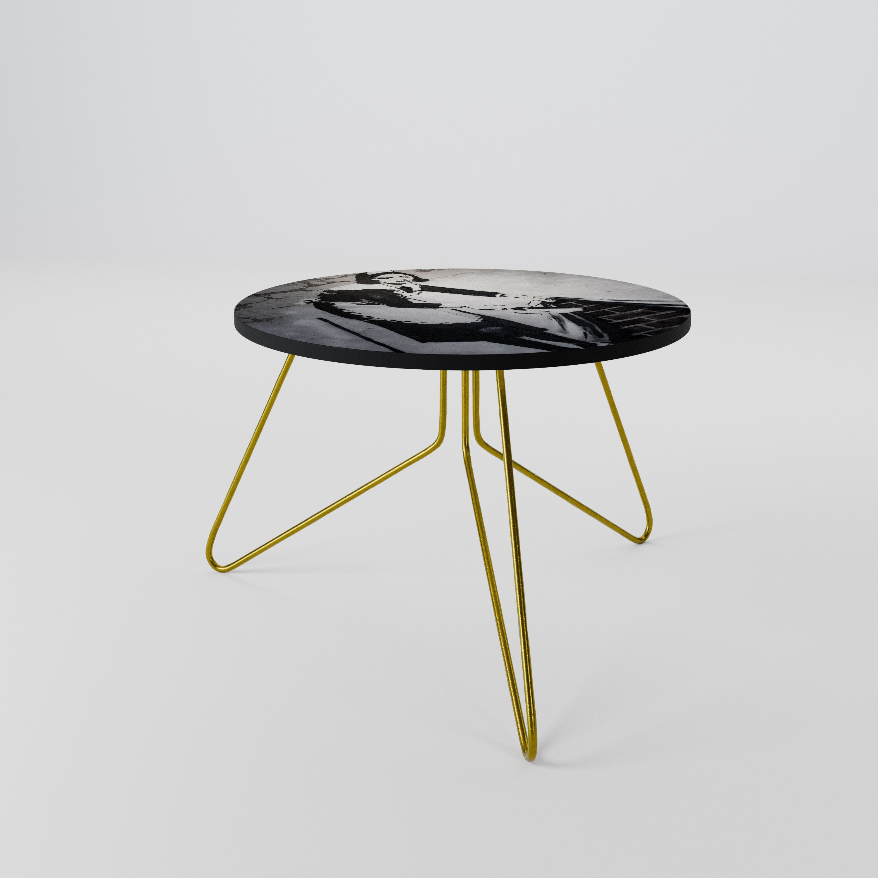 SWEEPING UNDER (BANKSY) Mesa de Centro 60