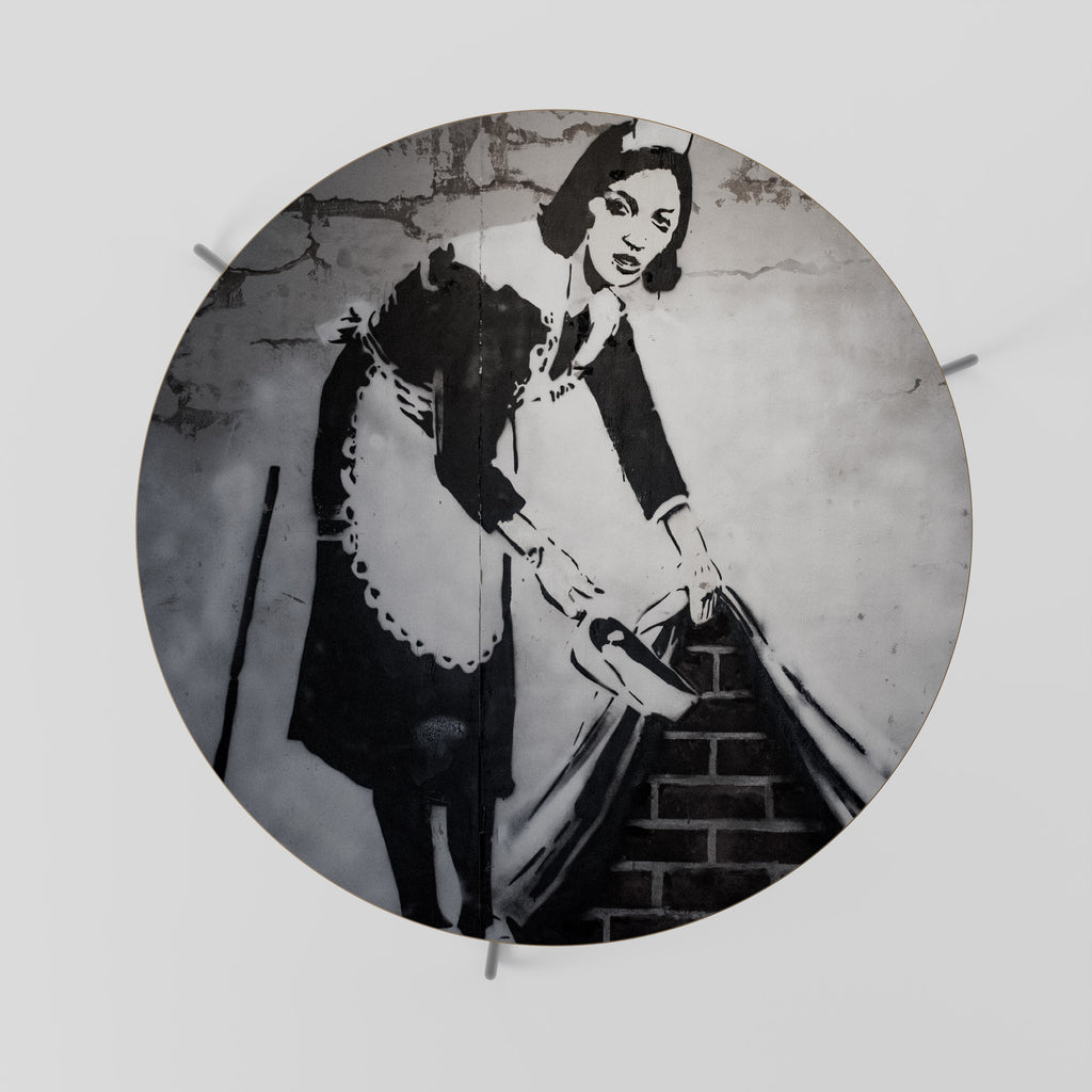 SWEEPING UNDER (BANKSY) Mesa de Centro 69