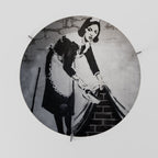 SWEEPING UNDER (BANKSY) Mesa de Centro 69