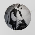 SWEEPING UNDER (BANKSY) Mesa de Centro 69