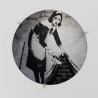 SWEEPING UNDER (BANKSY) Mesa de Centro 69