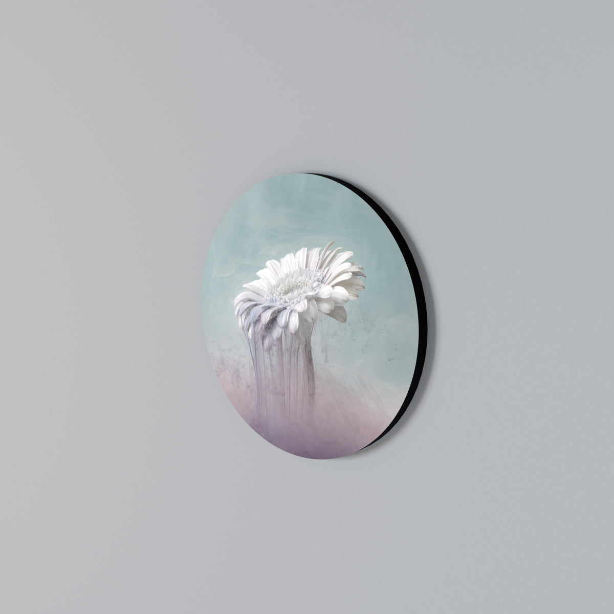 MELTING GERBERA Round Wall Art